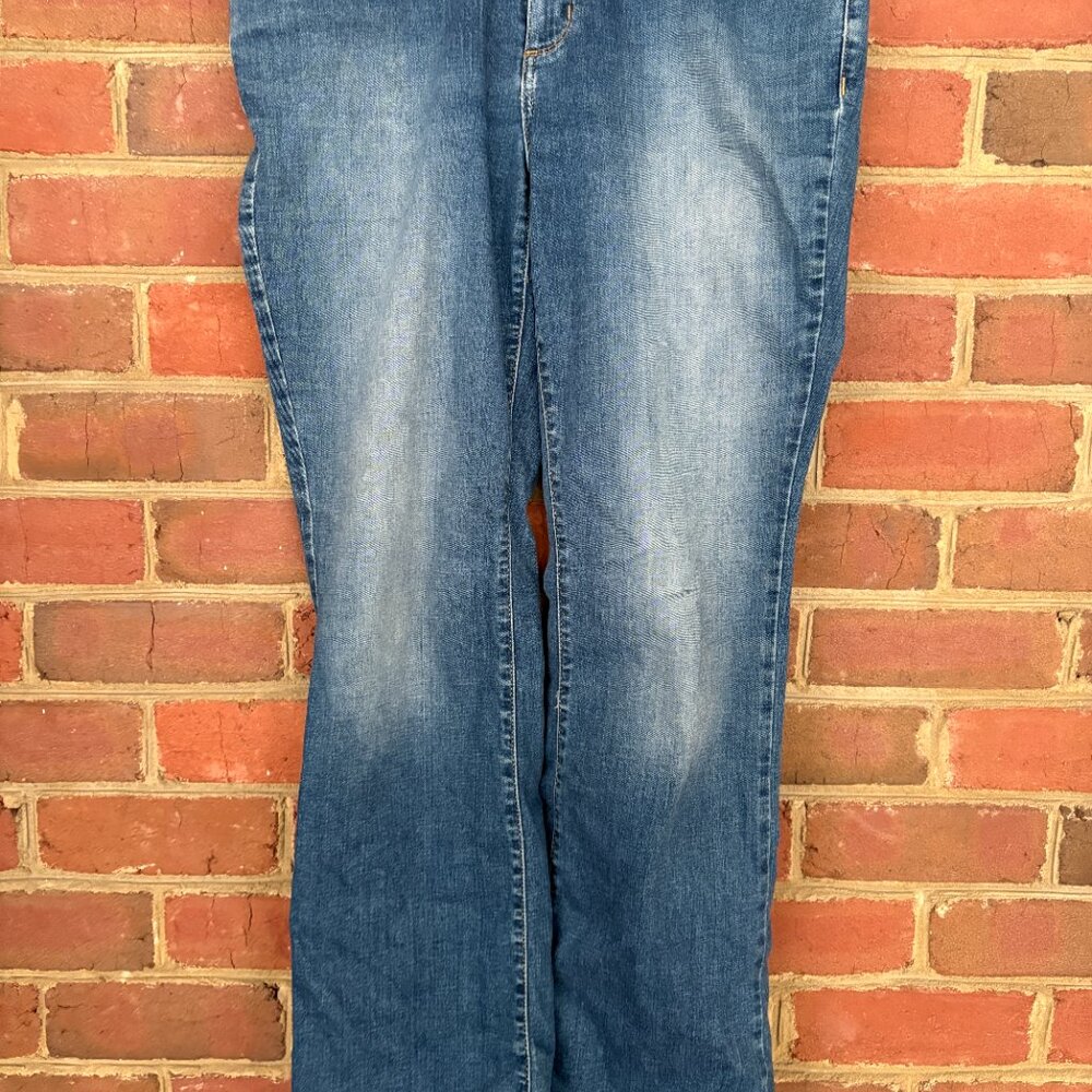 Eddie Bauer Slightly Curvy Boot Cut, size 12, medium distressed wash